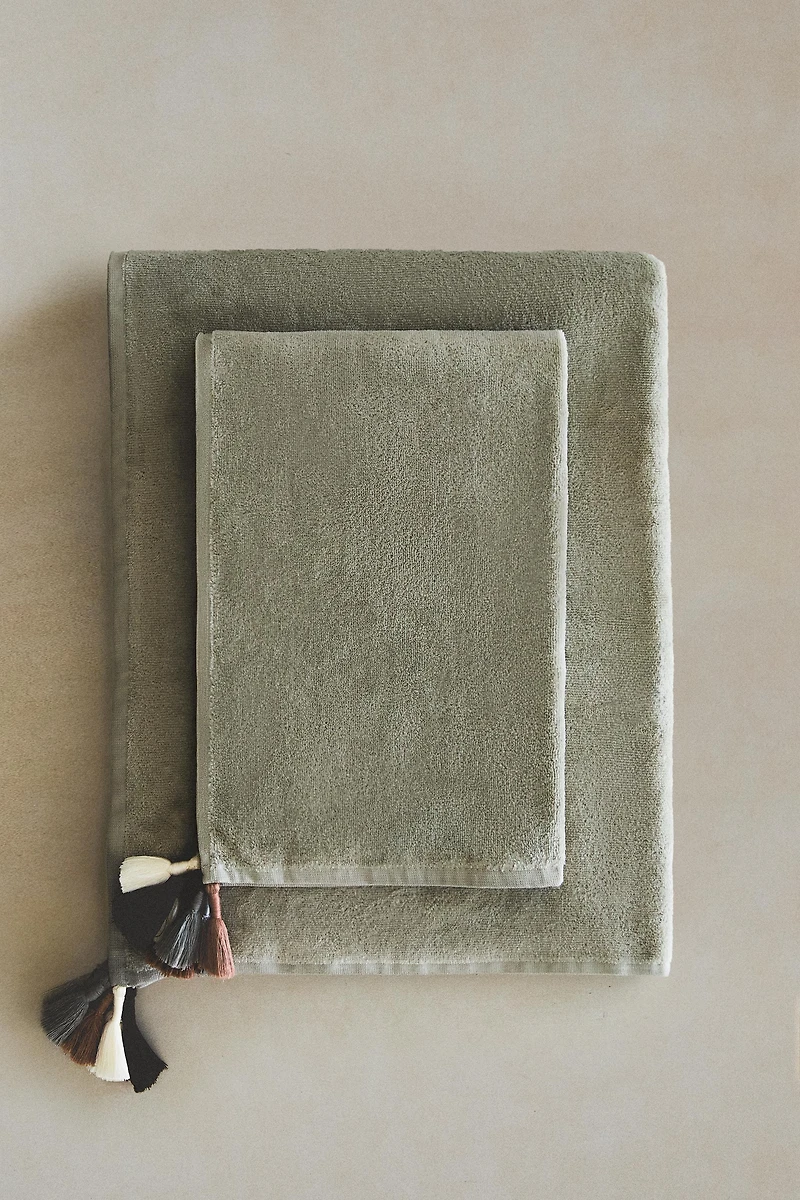 VELOUR BATH TOWEL WITH TASSELS