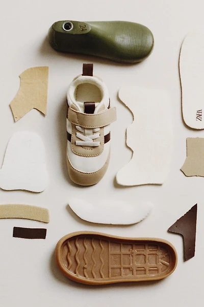 RETRO BAREFOOT SNEAKERS