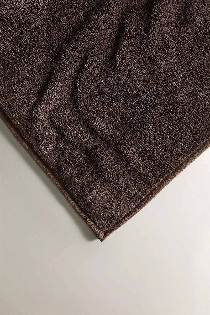 FLEECE BLANKET