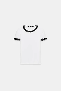 FLOWER TRIM T-SHIRT