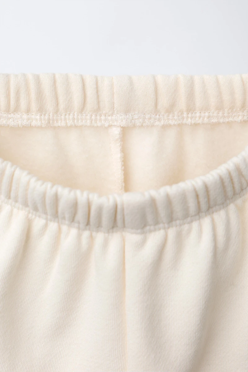 BASIC SWEATSHIRT AND JOGGER PANTS SET