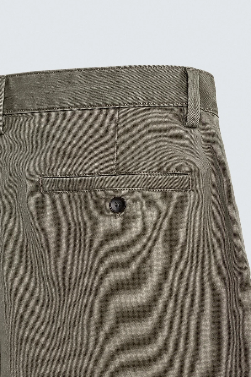 REGULAR FIT PLEATED SHORTS