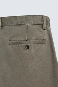 REGULAR FIT PLEATED SHORTS