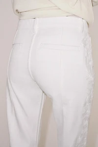 ZW COLLECTION EMBROIDERED MID-RISE CAPRI JEANS
