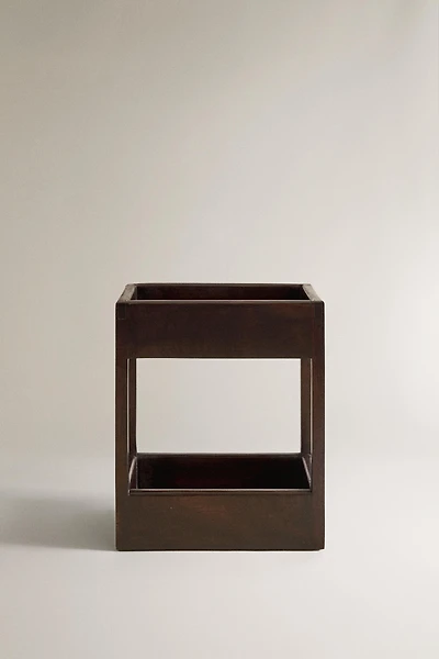 SMALL STORAGE UNIT