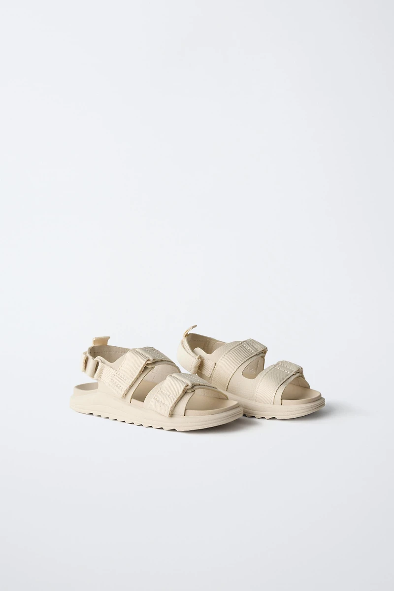 SANDALES À BRIDES