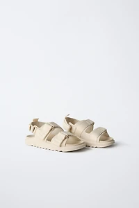 SANDALES À BRIDES