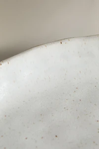 SMALL TEXTURED ROUND SERVING DISH