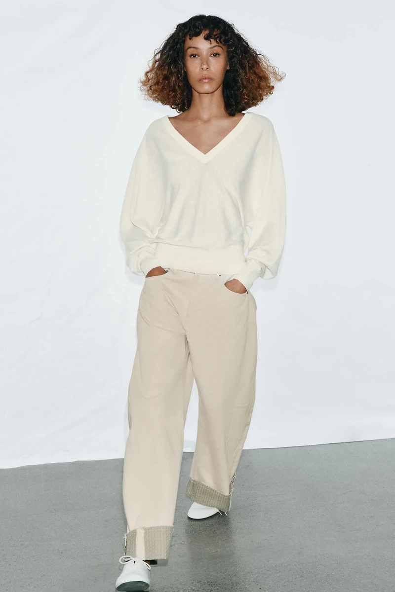 PULL EN MAILLE AVEC COL V