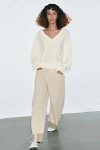 PULL EN MAILLE AVEC COL V