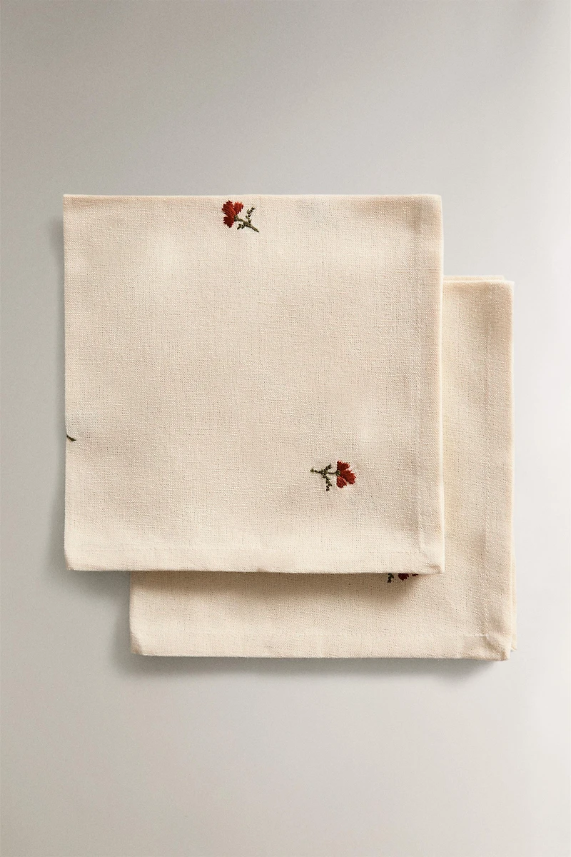 SET OF FLORAL EMBROIDERED NAPKINS (SET OF 2)