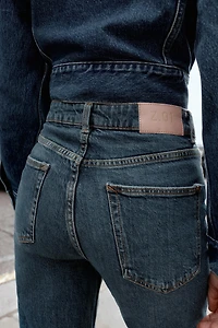Z.01 HIGH WAIST COMFORT MOM FIT JEANS