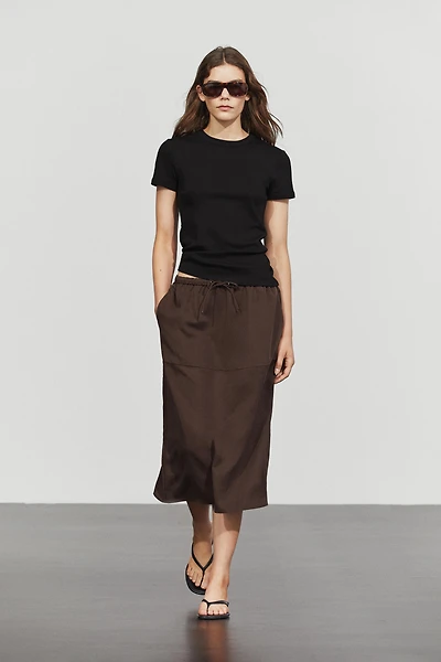Flowing midi skirt with drawstring