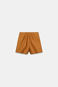 LINEN SHORTS WITH COVERED BUTTON
