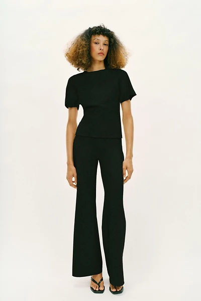 SHORT SLEEVE CUT OUT TOP