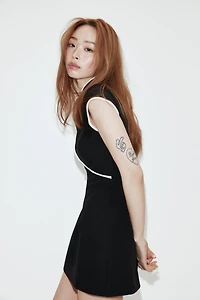 CONTRAST PIPING MINI DRESS