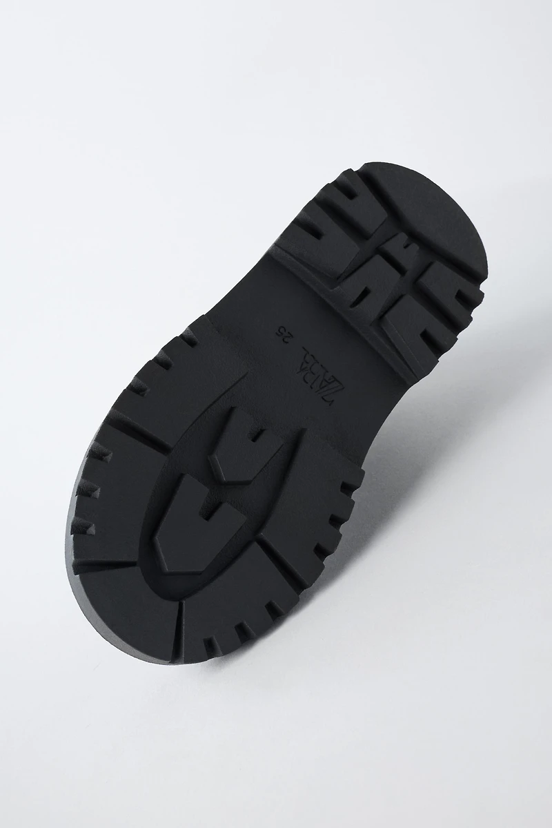 BOTTES DÉTAIL CŒUR