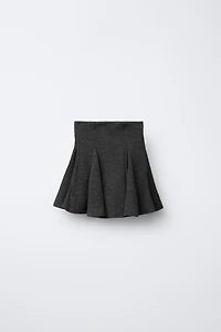 JUPE-SHORT EN MAILLE CÔTELÉE À VOLANTS