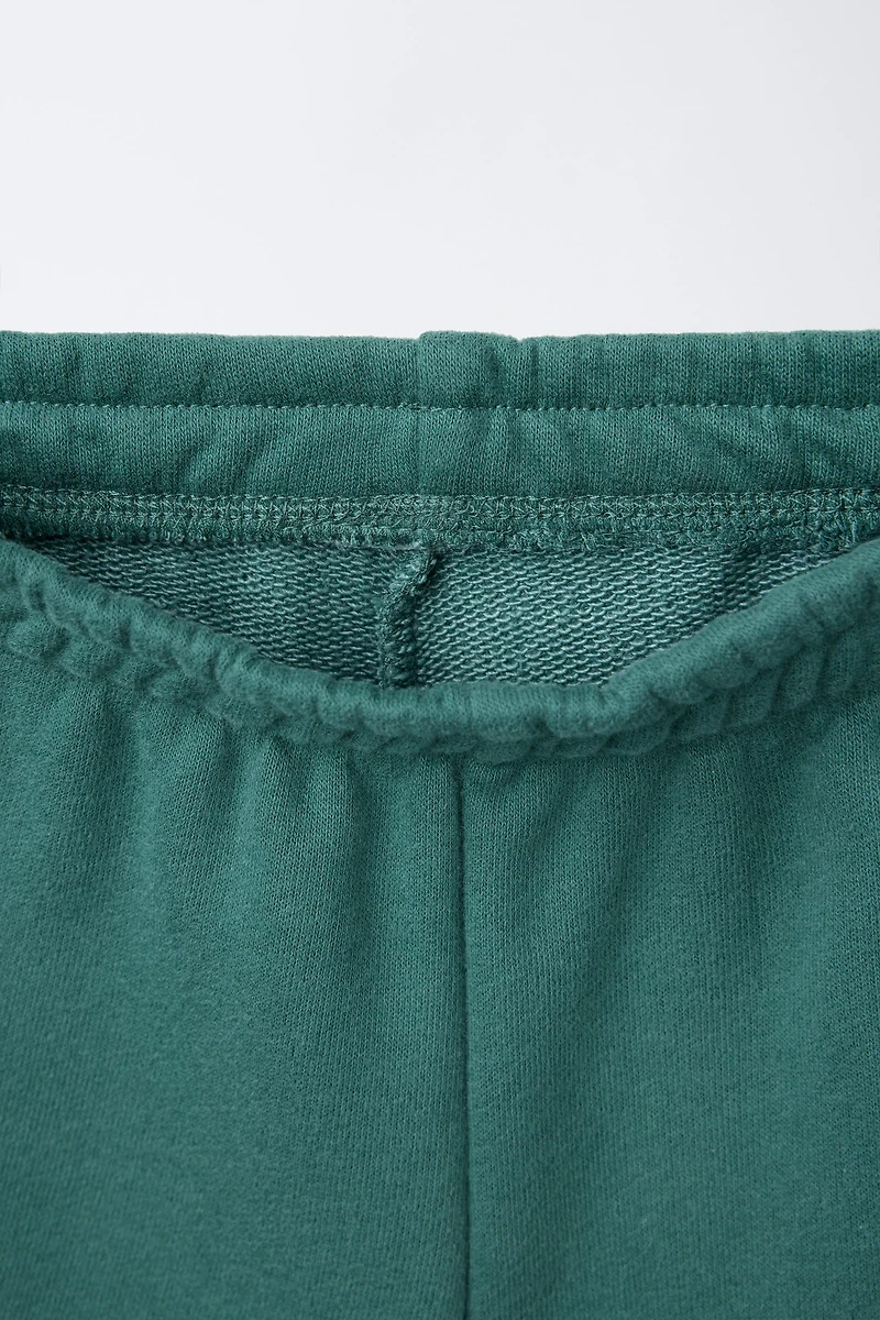 SHORT DE JOGGING AVEC ÉTIQUETTE