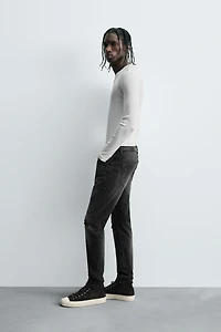 RIPPED SKINNY FIT JEANS