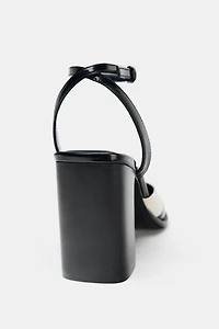 CHAUSSURES À TALONS ET BRACELET