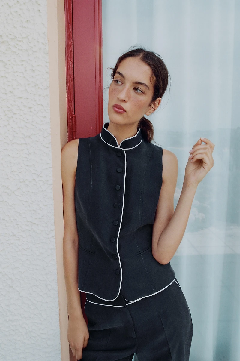 PANTALON À LISERÉS CONTRASTÉS