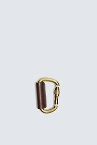 LEATHER DETAIL CARABINER AARON LEVINE X ZARA