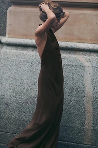 FLOWY HALTER DRESS
