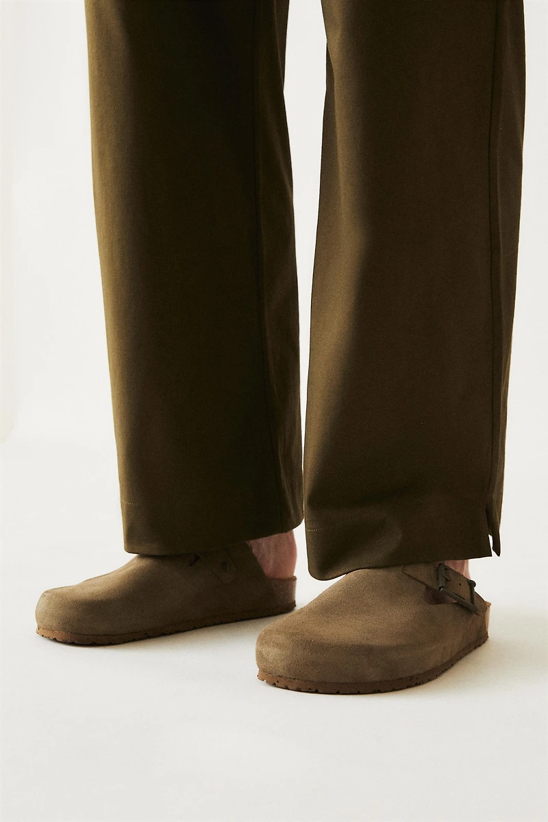 LEATHER CLOGS WITH BUCKLE