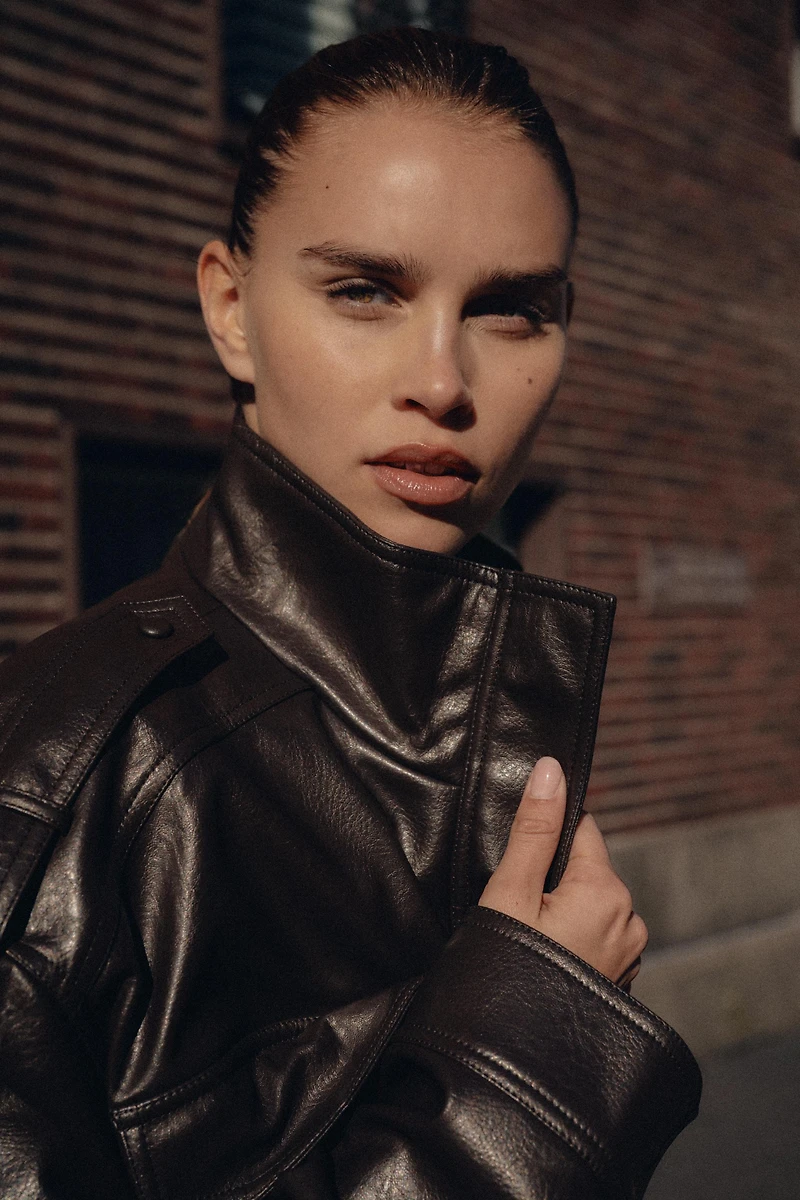 VESTE COURTE MATIÈRE SYNTHÈTIQUE