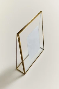 TRIANGULAR STRUCTURE PICTURE FRAME
