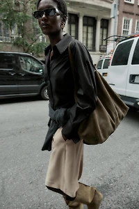 PLEATED WAIST POPLIN SHIRT
