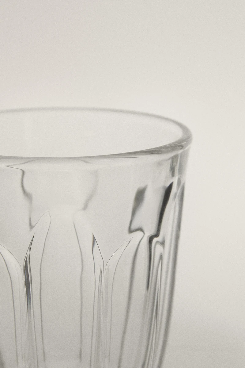 COFFEE TUMBLER WITH RAISED DESIGN