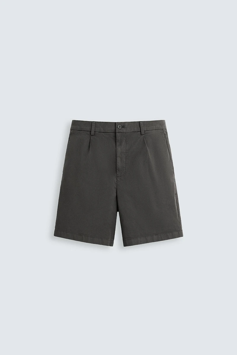REGULAR FIT PLEATED BERMUDA SHORTS