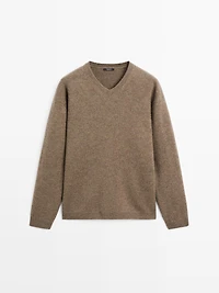 Oversize V-neck knit sweater