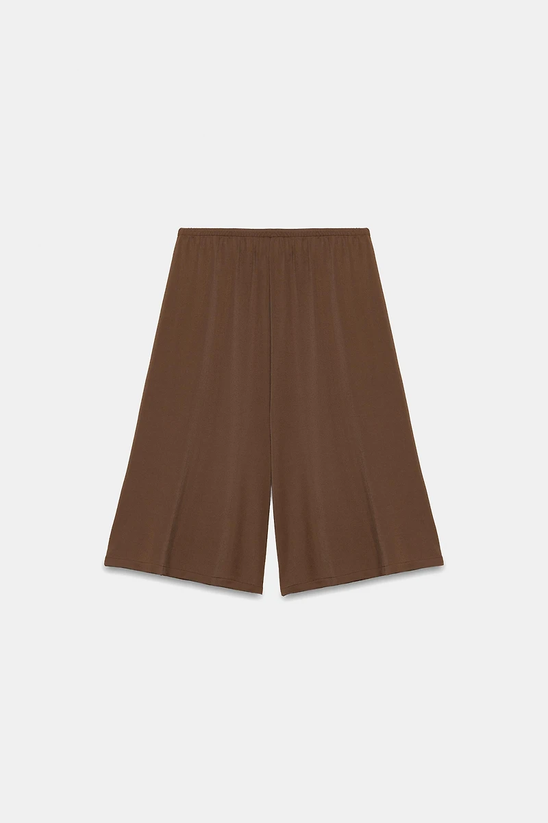 FLOWY WIDE-LEG BERMUDA SHORTS