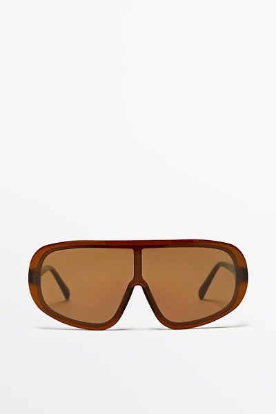 Oversized wrap sunglasses