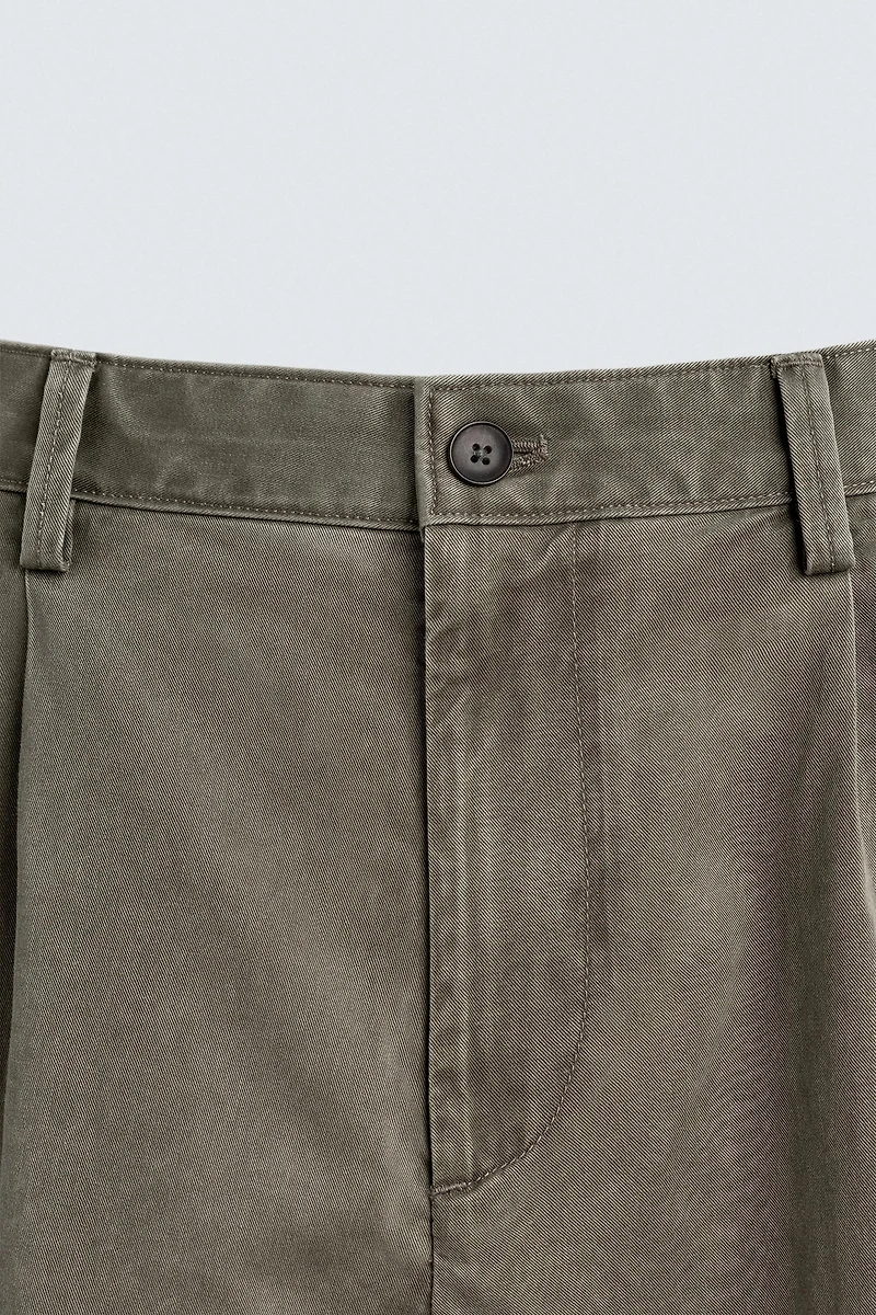 REGULAR FIT PLEATED SHORTS
