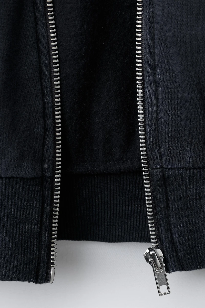 SWEAT À CAPUCHE EFFET DÉLAVÉ ÉTOILE ET CLOUS