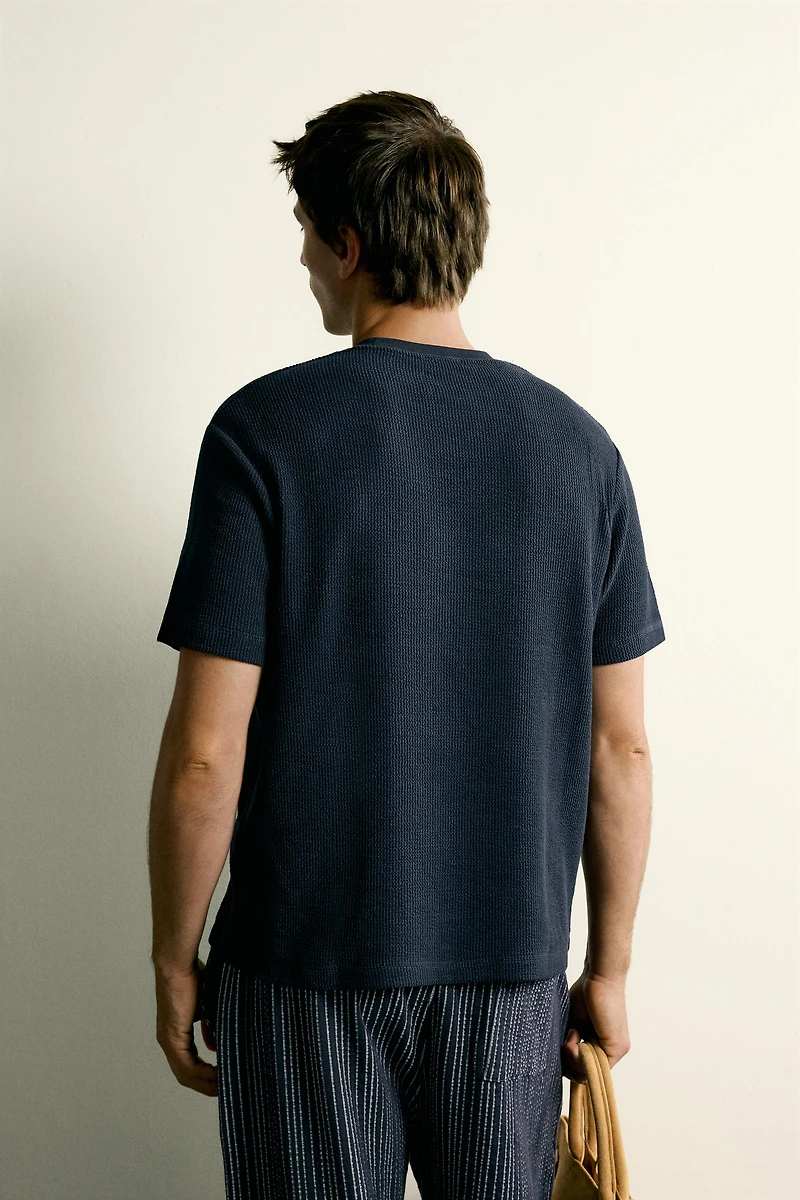 REGULAR FIT SEERSUCKER T-SHIRT