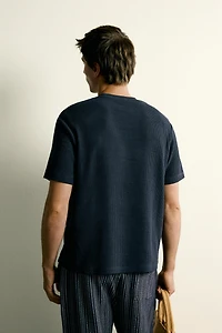 REGULAR FIT SEERSUCKER T-SHIRT