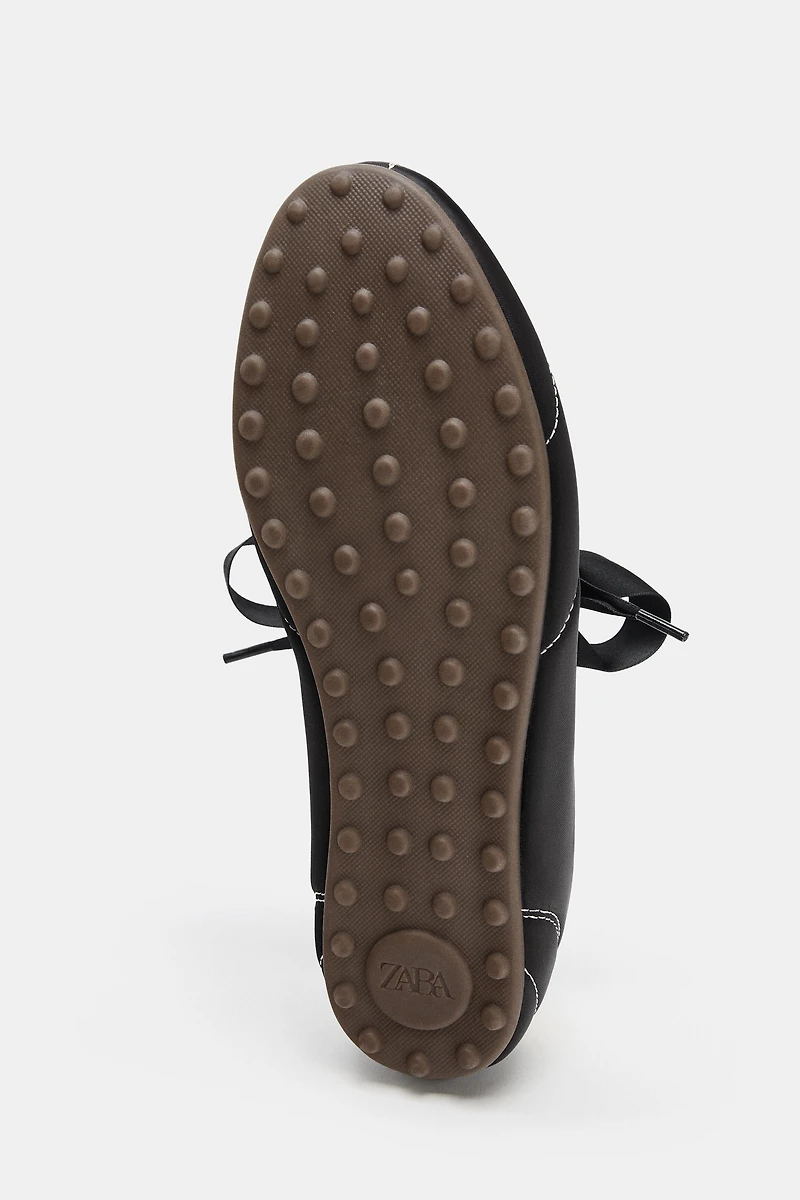 SPORTY TOPSTITCHED BALLET FLATS