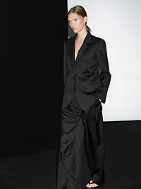 100% extra fine wool pleated trousers