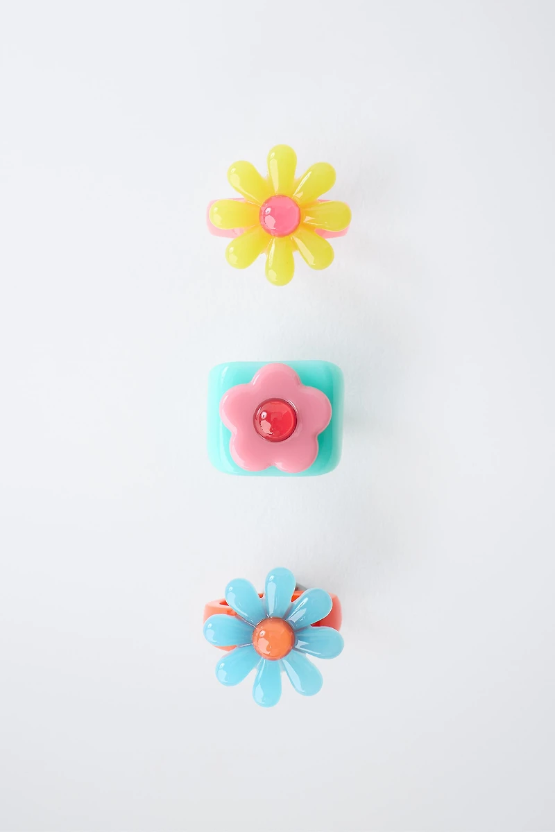 THREE-PACK OF FLOWER RINGS