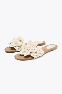 CROCHET BOW FLAT SANDALS