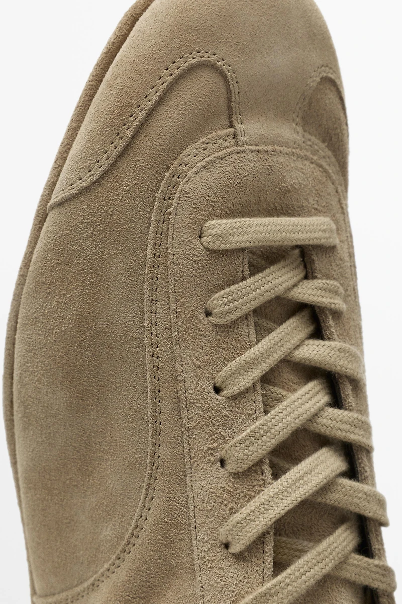 Chaussure de sport en croûte cuir