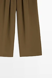Total look flowing trousers with box pleats