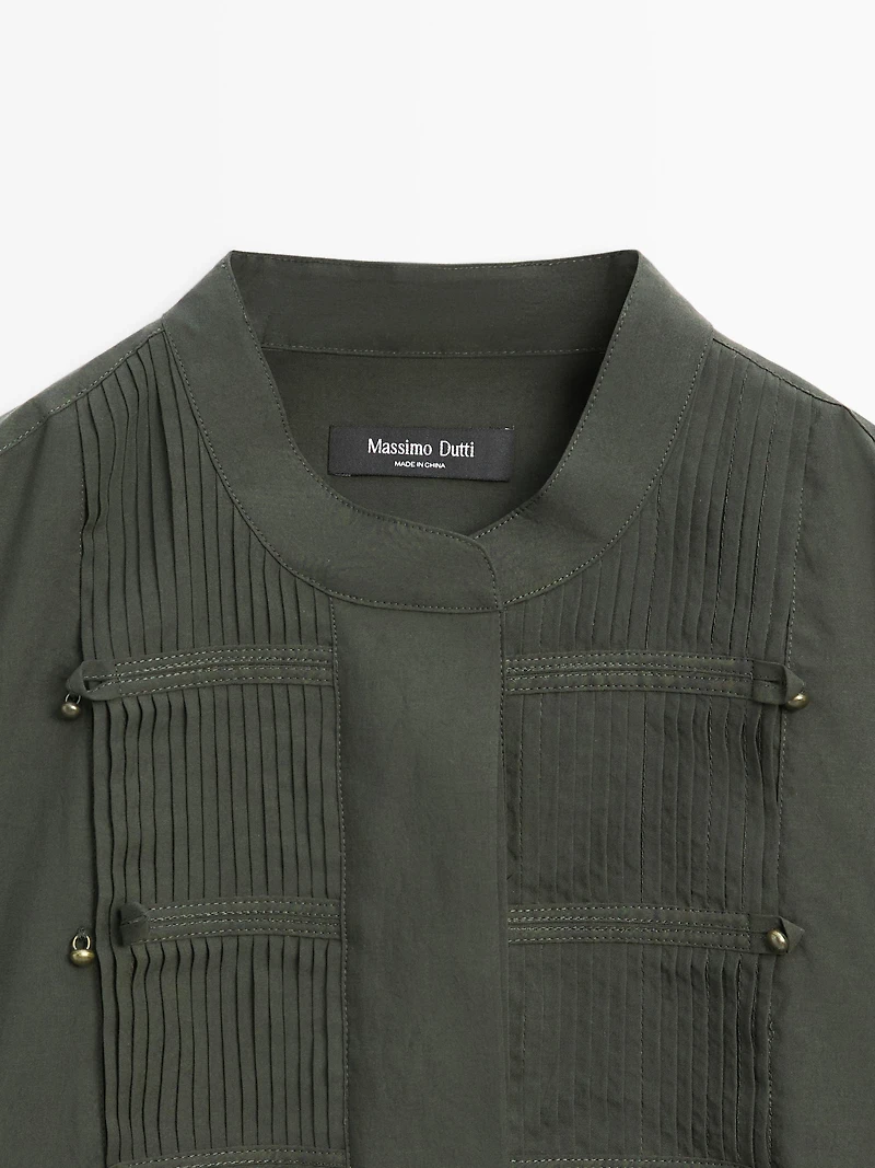Pintuck shirt with stand collar
