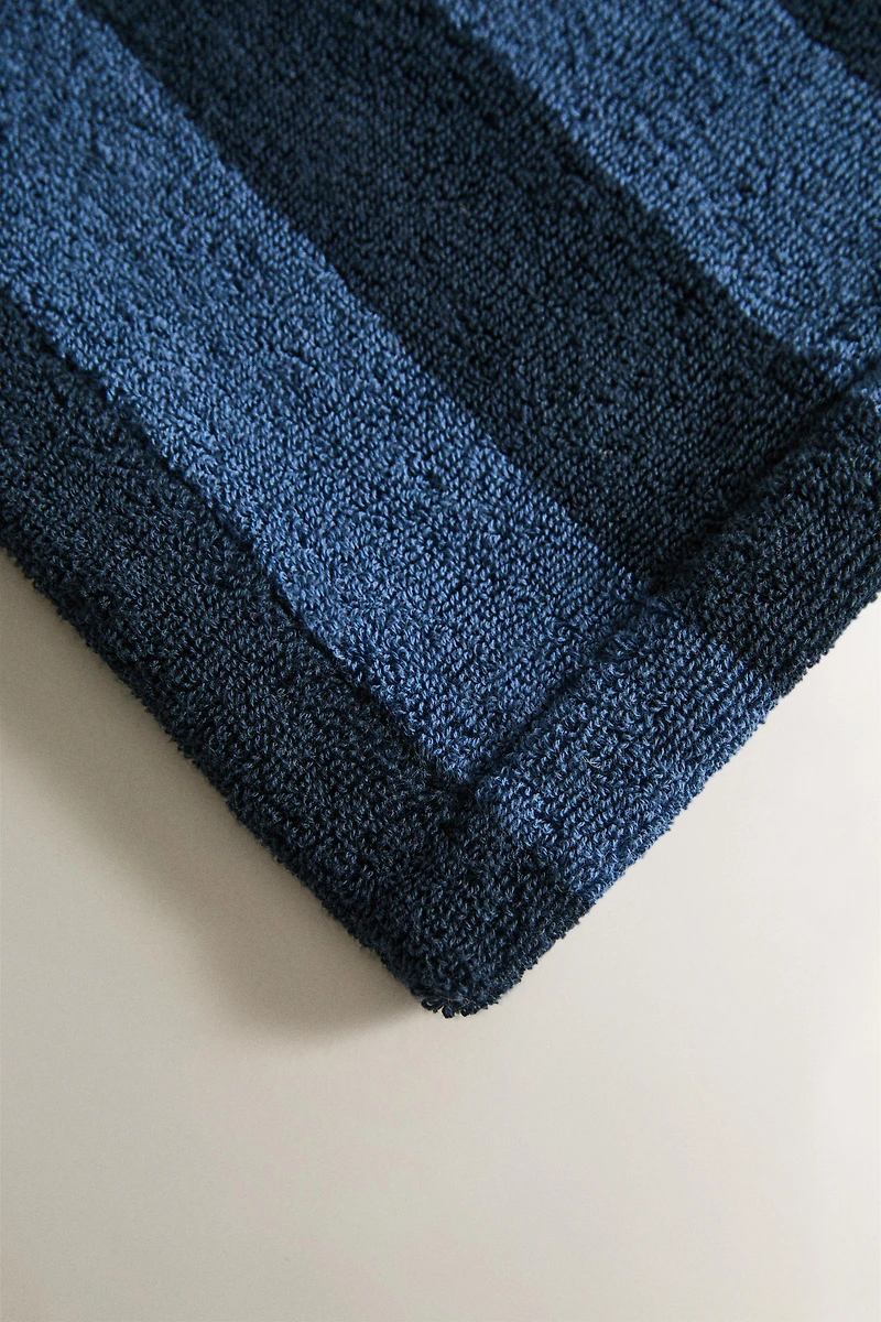 CONTRAST STRIPE BEACH TOWEL