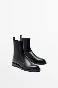 Flat leather Chelsea ankle boots